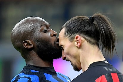 Lukaku e Ibrahimovic chocan en San Siro.