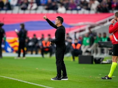 Xavi Hernández, este domingo, durante el partido contra el Alavés.