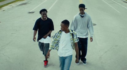 'Moonlight' repasa la vida de un joven de familia humilde que vive en un Miami dominado por los cárteles de la droga.