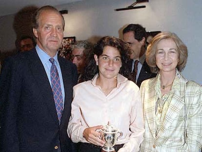 Sus Majestades, con la tenista Arantxa Sánchez-Vicario en 1994.