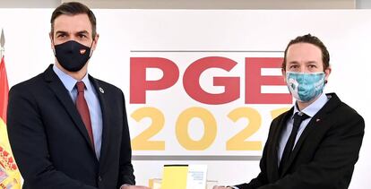 El presidente del Gobierno, Pedro Sánchez (izquierda), y el vicepresidente tercero, Pablo Iglesias, ayer.