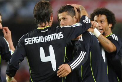 Sergio Ramos felicita a Cristiano Ronaldo tras su gol.
