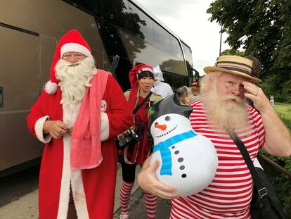 El congreso de tres días de duración alberga eventos como un desfile de Santas por las calles de la capital danesa, baño en el mar, e incluso un desfile de moda. En la imagen, Santa Claus durante el evento en Copenhague.