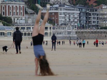 Playa de la Concha, en San Sebastián, a primera hora de este sábado.