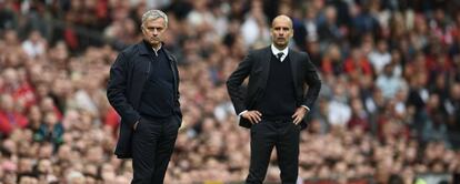 Mourinho y Guardiola, durante el partido de ida en Old Trafford.