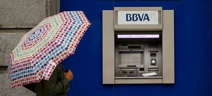 Imagen de un cajero automático de BBVA