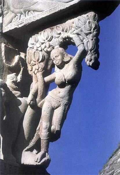 Yakshi, suspendida del Árbol Sagrado de Buda.