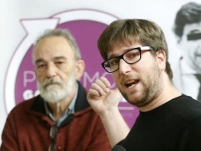 El doctor Luis Montes y Miguel Urb&aacute;n. 