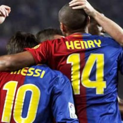 Los jugadores del F.C. Barcelona celebran un gol