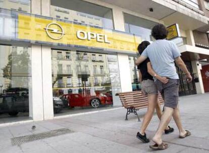 Concesionario de Opel en una calle de Madrid.