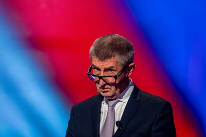 El primer ministro de la República Checa y líder del movimiento ANO, Andrej Babis, durante un debate electoral, en el plató de la televisión Checa, en Praga, el pasado 6 de octubre.