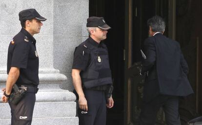 Carlos Lesmes (d), hoy a su llegada al Tribunal Supremo.