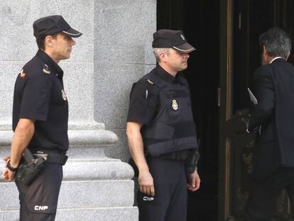 Carlos Lesmes (d), hoy a su llegada al Tribunal Supremo.