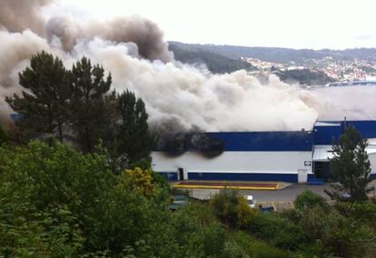 Planta de Fandicosta durante el incendio.