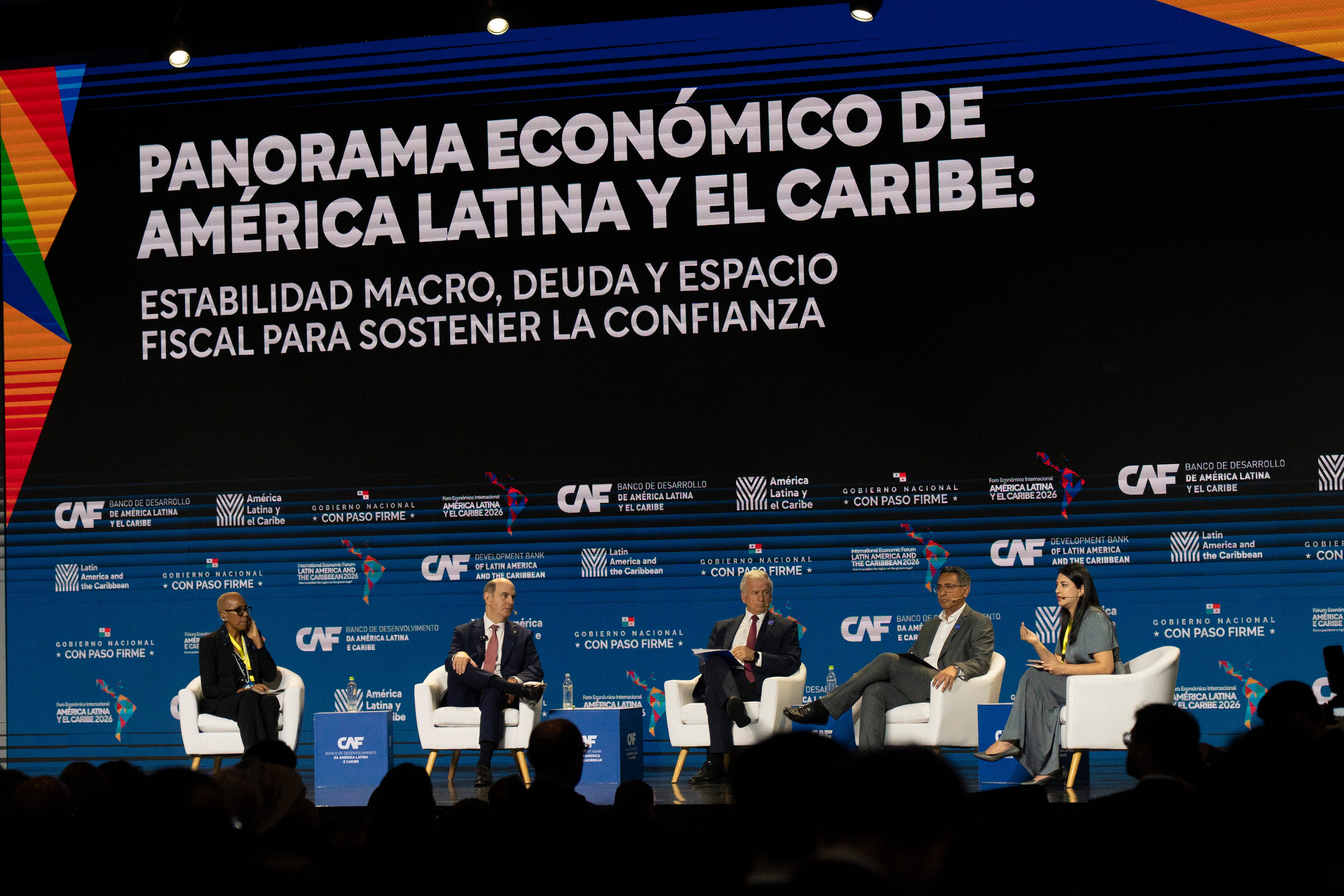 Fayval Williams, ministra de Finanzas y Servicio Público de Jamaica; Felipe Chapman, ministro de Economía de Panamá; Felipe Larraín, exministro de Hacienda de Chile; Jerson Rogelio Posada, ministro de Hacienda de El Salvador y Sariha Moya, ministra de Economía y Finanzas de Ecuador.