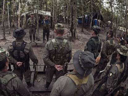 Uma frente das FARC em um acampamento no sul da Colômbia.