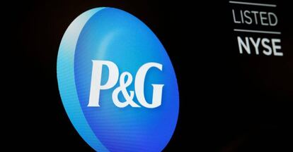 Logotipo de P&amp;G en la Bolsa de Nueva York.