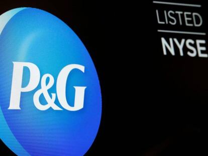 Logotipo de P&amp;G en la Bolsa de Nueva York.