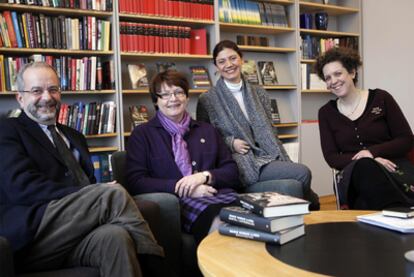 De izquierda a derecha, Ernesto Franco, Gunilla Sondell, Pilar Reyes y Eva Gedin, todos ellos editores de Vargas Llosa.