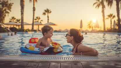 viajar con niños, consejos para viajar con niños, qué tener en cuenta para viajar con niños, cuna de viaje, parasol coche, parasol coche infantil, parasol coche bebe, ¿Cuál es la mejor cuna de viaje?, cambiador bebés, bañera plegable, trona de viaje,¿Cuál es la mejor trona de viaje?,