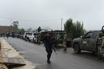 Agentes de la Guardia Nacional, Ejército Mexicano, policía estatal y municipal se reúnen en el municipio de Chenalhó, Estado de Chiapas, para realizar un operativo de seguridad