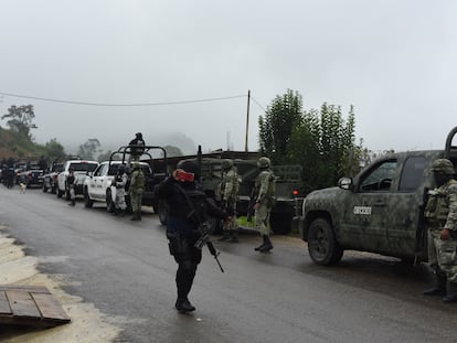 Agentes de la Guardia Nacional, Ejército Mexicano, policía estatal y municipal se reúnen en el municipio de Chenalhó, Estado de Chiapas, para realizar un operativo de seguridad