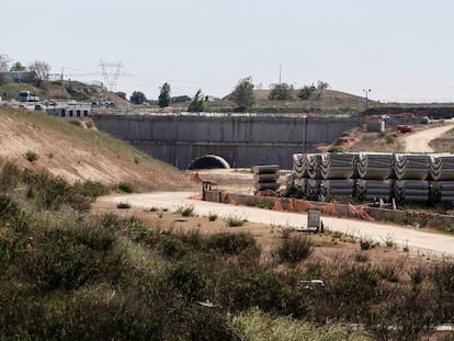 Obras del tren abandonadas.