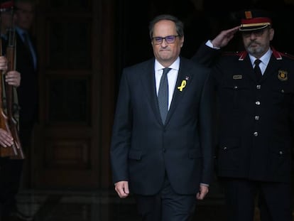 El presidente de la Generalitat, Quim Torra, a la salida del Parlament.