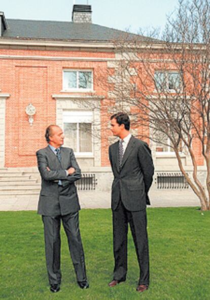 El rey Juan Carlos, con el príncipe de Asturias, en La Zarzuela.