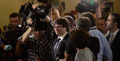 Carles Puigdemont, dimarts passat, envoltat de periodistes.