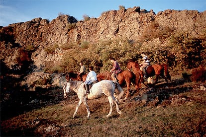 Ruta a caballo por el parque natural Fuentes Carrionas, en Palencia.