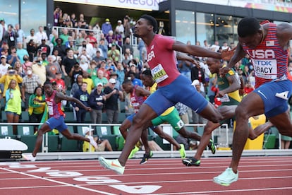 Fred Kerley se impone en los 100 metros del Mundial de Eugene, este sábado.