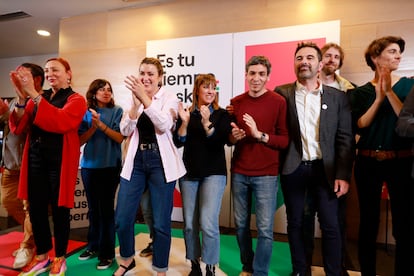La candidata a lehendakari por Sumar, Alba García, celebra los resultados, este domingo en Bilbao.