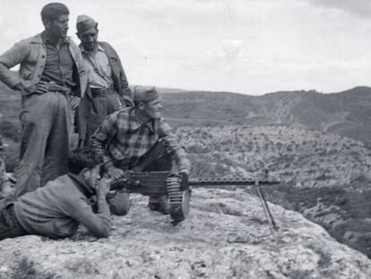 Soldados republicanos en la zona del frente del Segre, en 1938.