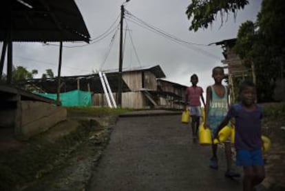 Un grupo de niños en Tablón Dulce (Colombia), este junio.