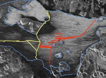 La líena roja de la imagen vía satélite representa las últimas fracturas.