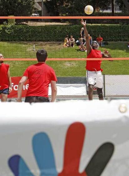 Partido de voley playa en los Juegos de la Integración.