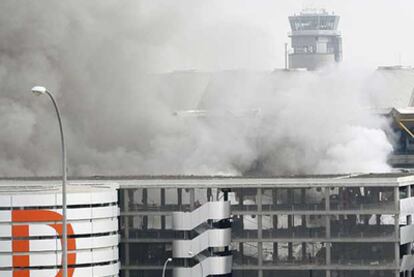 El aparcamiento de la terminal T4 de Barajas, tras el atentado de ETA en marzo de 2007.