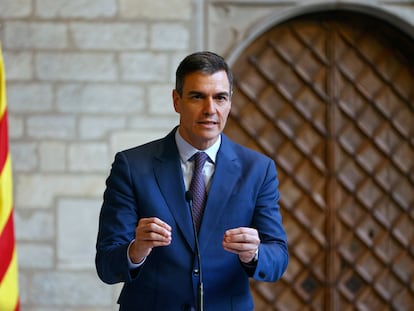 El presidente del Gobierno, Pedro Sánchez, durante su comparecencia ante los medios de comunicación tras la reunión que mantuvo con el presidente de la Generalitat, Pere Aragonès.