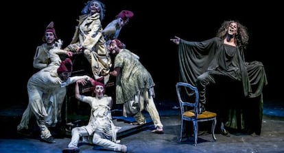 Un momento de un ensayo del 'Marat-Sade' de Atalaya.