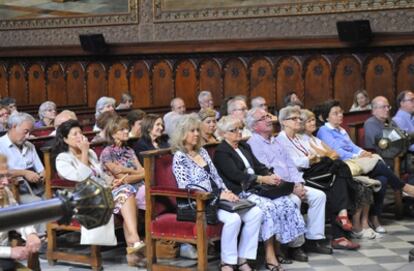 Alumnos mayores de 55 años en el acto de presentación de los cursos para ellos en la Universidad de Barcelona.