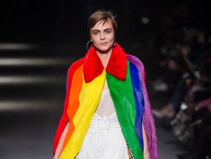 Cara Delevingne cierra el homenaje LGTB de Burberry