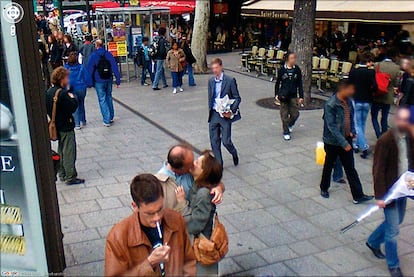 Casi nada escapa a las cámaras de Google Street View. Una forma irónica de igualdad de los ciudadanos no como seres humanos, sino como piezas de información.