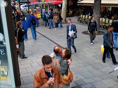 Casi nada escapa a las cámaras de Google Street View. Una forma irónica de igualdad de los ciudadanos no como seres humanos, sino como piezas de información.