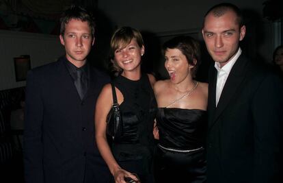 Kate Moss y su entonces novio, Jefferson Hack, junto a Sadie Frost y Jude Law en el estreno de 'Inteligencia Artificial' en Nueva York en junio de 2001.