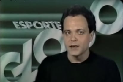 Fernando Vannucci apresenta o Globo Esporte em novembro de 1988.