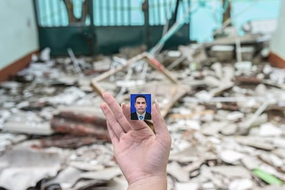 Proceso de paz en Colombia: Retrato de Simeón Delgado, vigilante que falleció en un atentado, en Saravena, Arauca