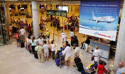 Pasajeros en el aeropuerto de Mallorca