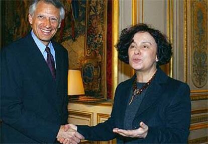 El ministro de Exteriores francés, Dominique de Villepin, junto a su homóloga española, Ana Palacio, ayer en París.