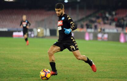 Insigne conduce el balón en el partido de Copa contra la Fiorentina.